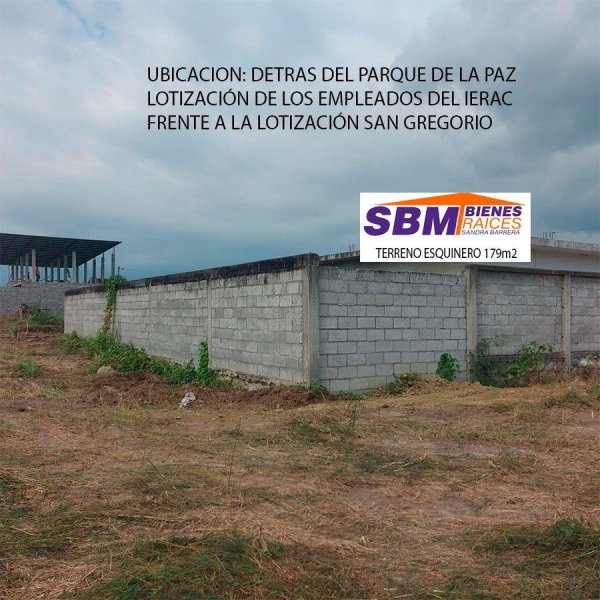 Se Vende Terreno Esquinero en la Urbanización de los Empleados del IERAC detrás del Parque de La Paz