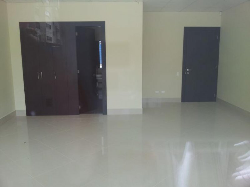 Foto Local en Arriendo en Quito, Pichincha - U$D 900 - LOA24786 - BienesOnLine