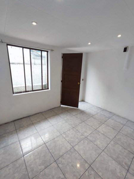 Foto Casa en Venta en el vecino, Cuenca, Azuay - U$D 95.000 - CAV39147 - BienesOnLine