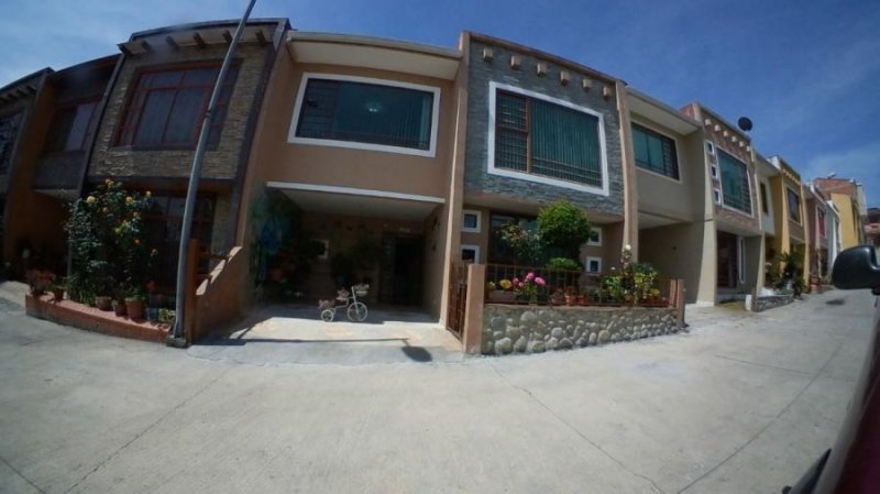 Casa en Venta en Quinta Chica Cuenca, Azuay