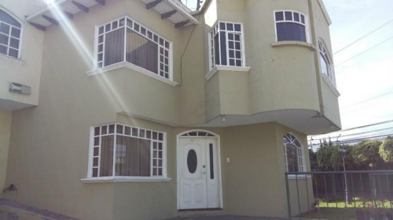 Foto Casa en Venta en Quito, Pichincha - U$D 120.000 - CAV20107 - BienesOnLine