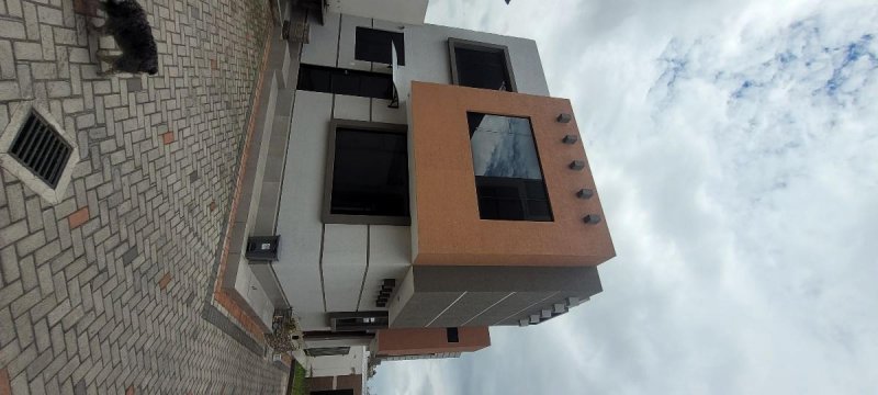 Casa en Venta en Celiano Monge Ambato, Tungurahua