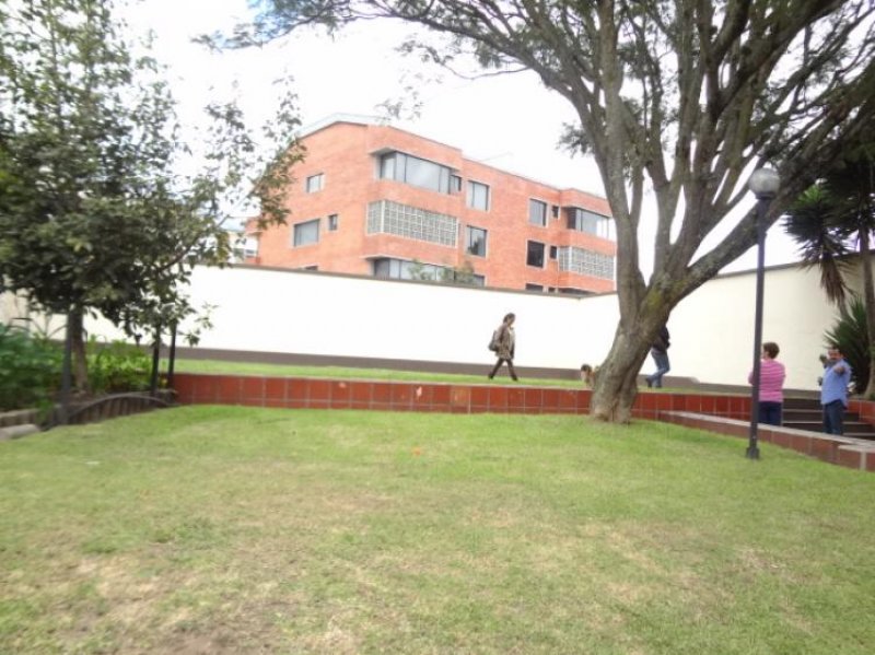 Foto Casa en Arriendo en EL BOSQUE, Quito, Pichincha - U$D 3.500 - CAA10267 - BienesOnLine