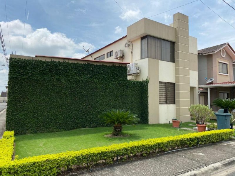 Casa en Venta en LA AURORA Daule, Guayas