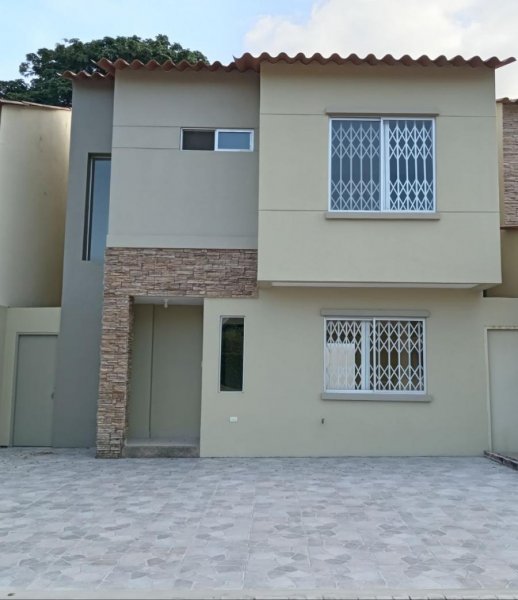 Casa en Arriendo en Tarqui Guayaquil, Guayas