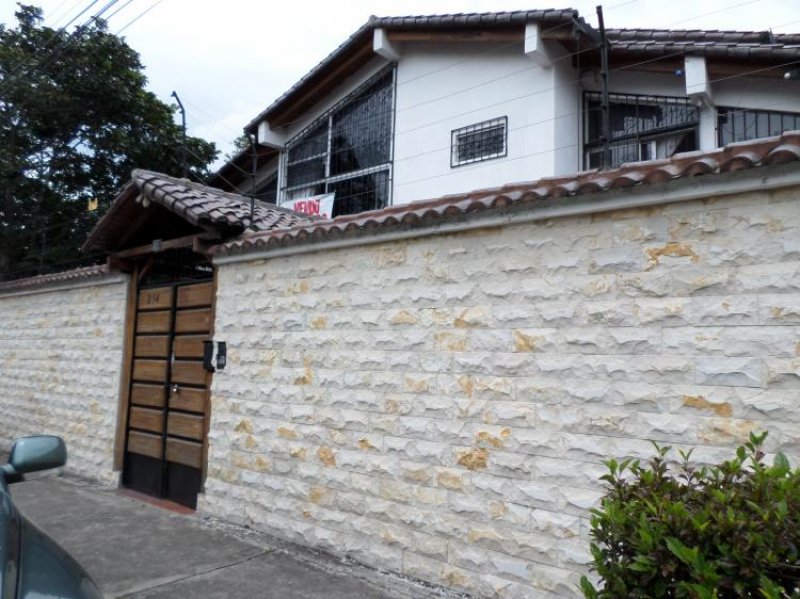 Foto Casa en Venta en Rumiñahui, Pichincha - U$D 350.000 - CAV26742 - BienesOnLine