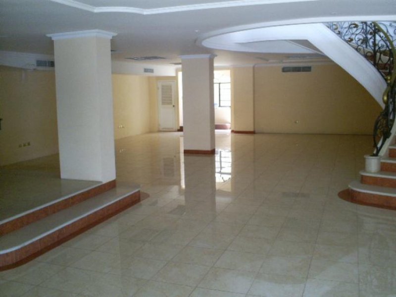 Foto Edificio en Arriendo en URDESA CENTRAL, GUAYAQUIL, Guayas - U$D 12.000 - A124 - BienesOnLine