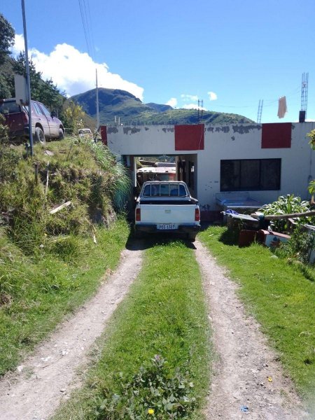 SE VENDE BONITO TERRENO CON CASA EN PAUTE 