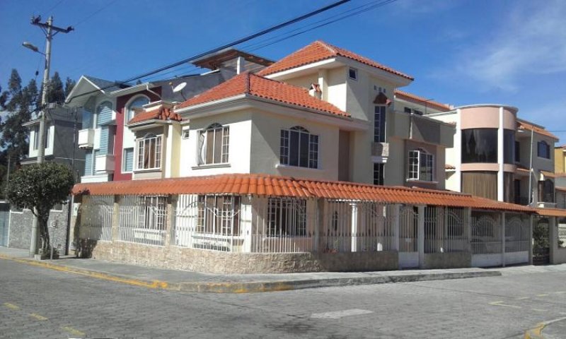 Foto Casa en Venta en Sangolquí, Rumiñahui, Pichincha - U$D 172.000 - CAV19742 - BienesOnLine