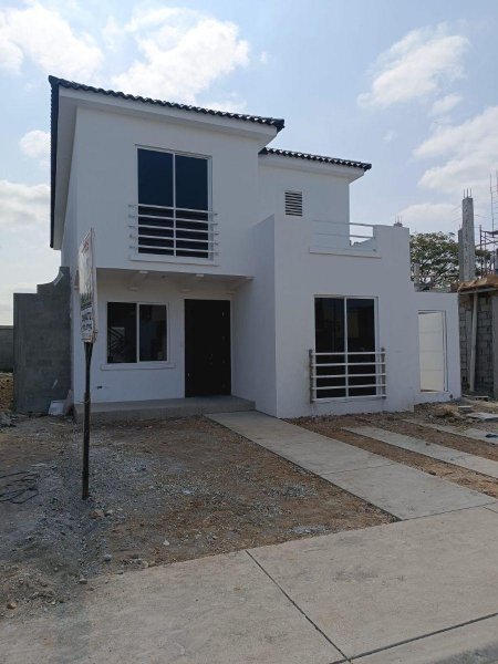 Casa en Venta en LA AURORA Daule, Guayas