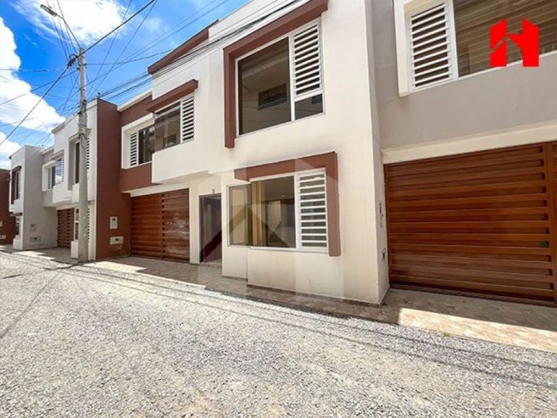 Casa en Venta en RICAURTE Cuenca, Azuay