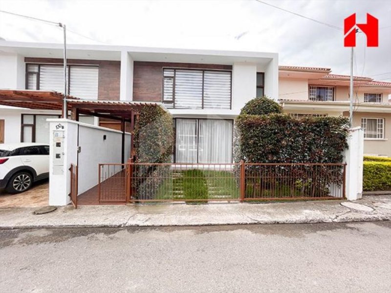 Casa en Venta en Cdla. Los Ingenieros Cuenca, Azuay