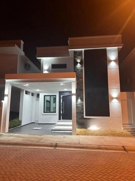 Casa en Venta en VIA A LA COSTA Guayaquil, Guayas