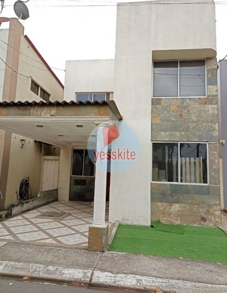 Vendo Hermosa CASA 2P - Urb. Castilla VIA Samborondon