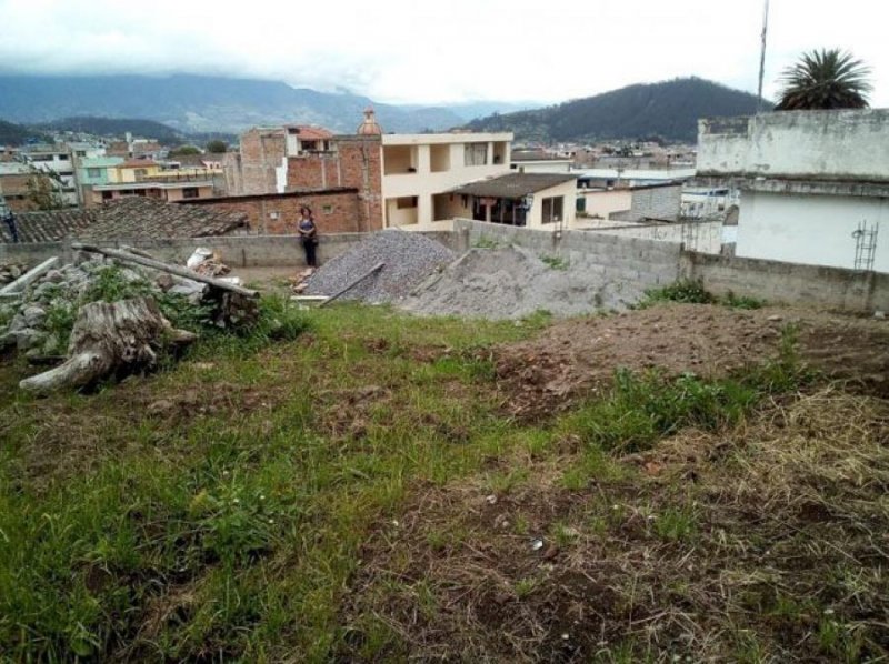 Vendo terreno de 310 m2 en Otavalo a 3 cuadras del Parque Bolivar