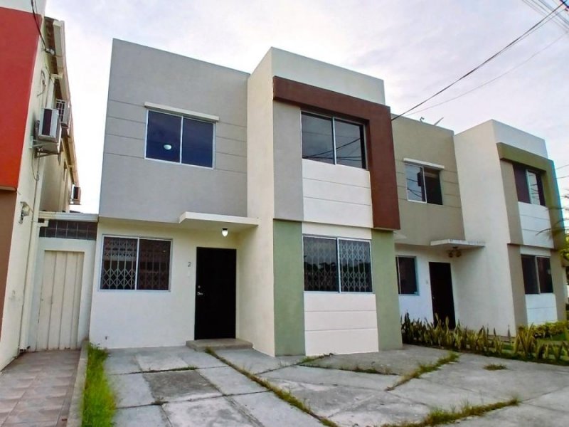 Casa en Venta en La Aurora Satélite Daule, Guayas