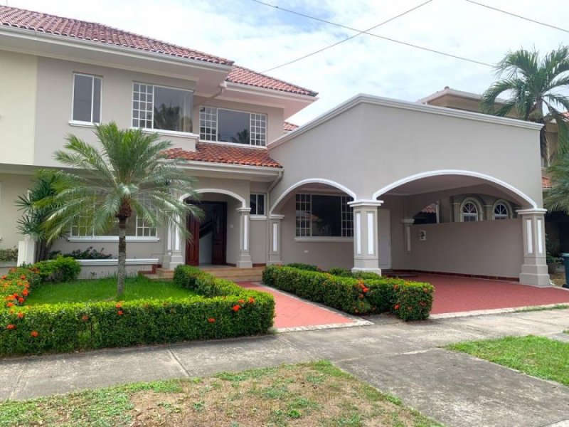 Casa en Venta en La Aurora Satélite Daule, Guayas