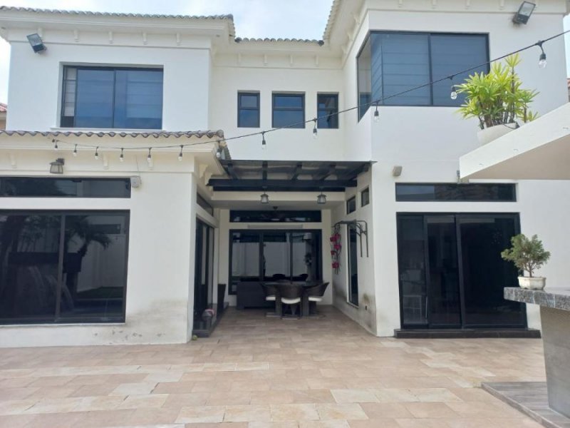 Foto Casa en Venta en Samborondón, Guayas - U$D 650.000 - CAV36359 - BienesOnLine