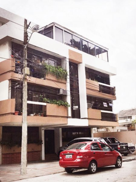 Foto Departamento en Venta en Urdesa Norte, Guayas - U$D 78.000 - DEV28056 - BienesOnLine